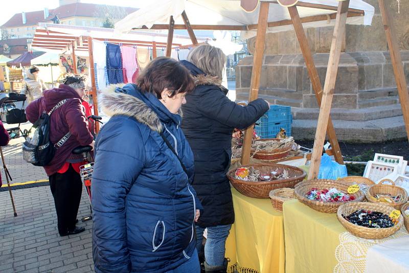 Zimní farmářské trhy. Tak problém se zákazem Vánočních trhů vyřešilo vedení poděbradské radnice.