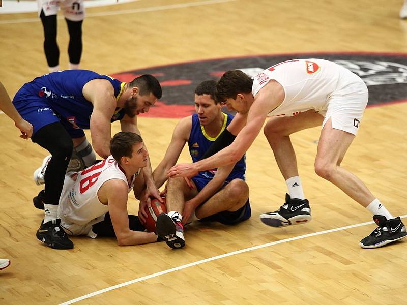 Z basketbalového utkání Kooperativa NBL Nymburk - Opava (91:82)