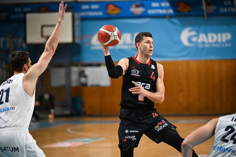 Z basketbalového utkání Kooperativa NBL Ostrava - Nymburk (75:101)