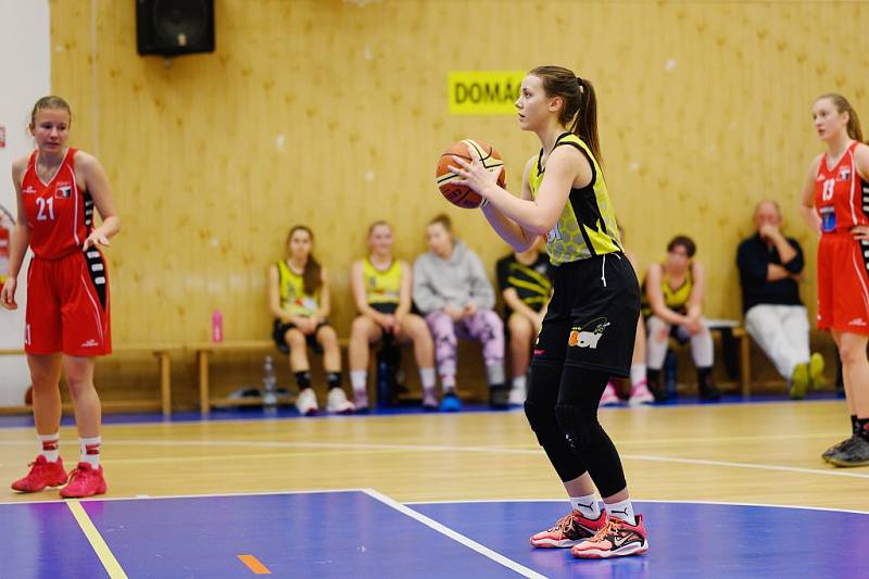 Z basketbalového utkání celostátní ligy juniorek Sadská - Brandýs nad Labem (65:60)