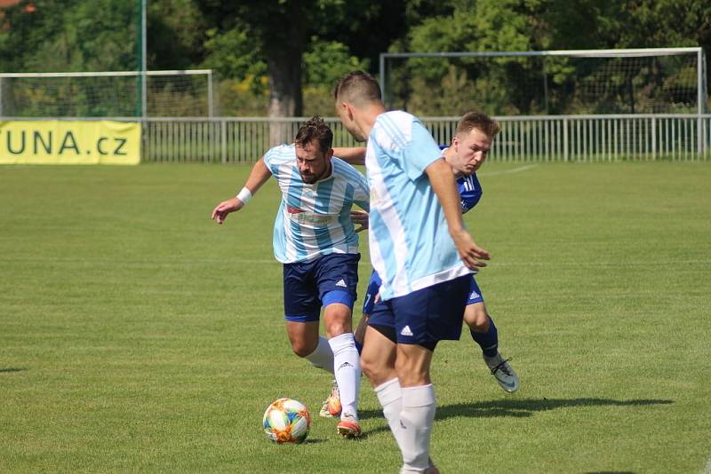 Z přípravného fotbalového utkání Poříčany - Slovan Lysá n. L