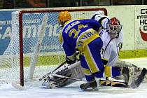 SEDM GÓLŮ nastříleli druholigoví hokejisté NED Hockey Nymburk do sítě Moravských Budějovic. Své fanoušky tak určitě hodně potěšili.     