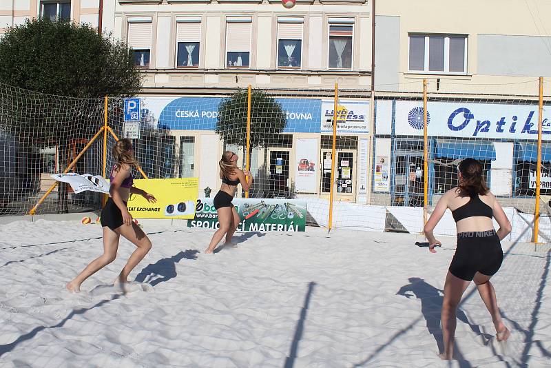 Náměstí Přemyslovců hostí Týden beach volejbalu.