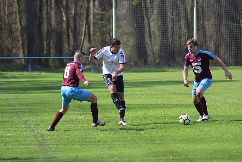 Z fotbalového utkání okresního přeboru Slovan Poděbrady - Jíkev (3:0)