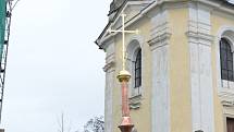 Báň ze zvoničky se vrátila do Kostomlat.