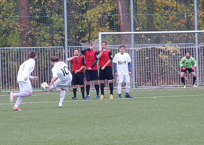 Zápas okresního přeboru mezi celky Bohemie Poděbrady B a Kostomlaty skončil nerozhodně 1:1.