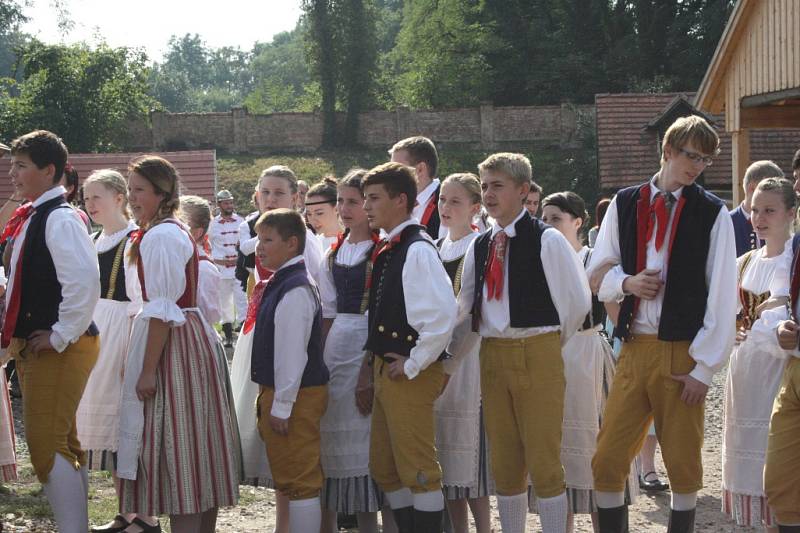 Staročeské dožínky v Přerově nad Labem.