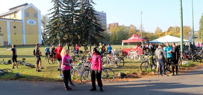 Z pivovaru vystartovaly v sobotu dopoledne stovky cyklistů na tradiční společenskou vyjížďku.