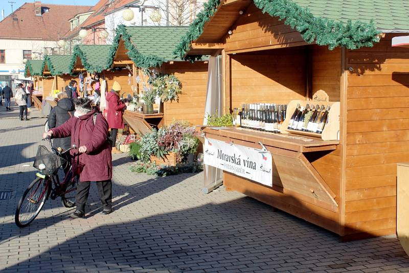 Zimní farmářské trhy. Tak problém se zákazem Vánočních trhů vyřešilo vedení poděbradské radnice.