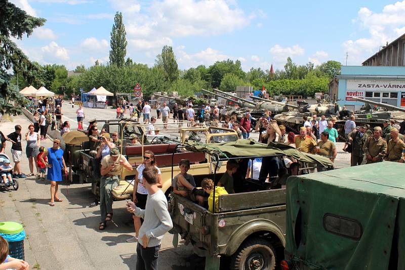 Z oslavy 30 let od odchodu posledních sovětských okupačních vojáků v Milovicích.