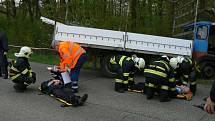 Cvičení simulující nehodu autobusu převážejícího vězně