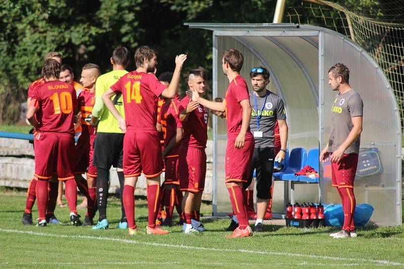 Z fotbalového utkání I.A třídy Slovan Poděbrady - Pšovka Mělník (4:1)