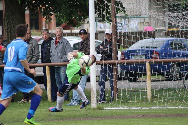 Z okresního fotbalového derby I.B třídy Sokoleč - Milovice (4:1)