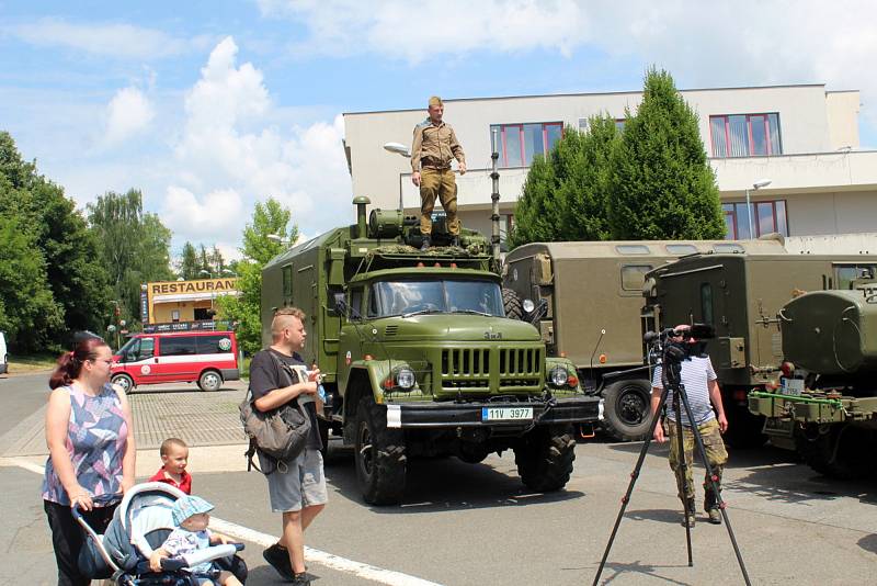 Z oslavy 30 let od odchodu posledních sovětských okupačních vojáků v Milovicích.