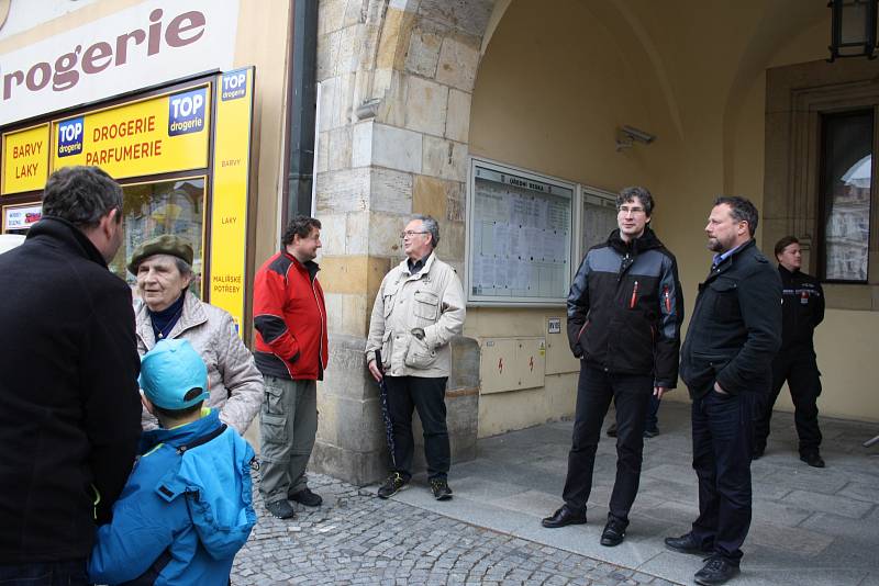 Špatné parkování, nevyhovující dopravní situace v ulicích, špatný stav chodníků, potřeba běžné úpravy zeleně a komunikací a jejich včasný úklid byly hlavními tématy dvou prvních letošních setkání občanů s radními města Nymburk.