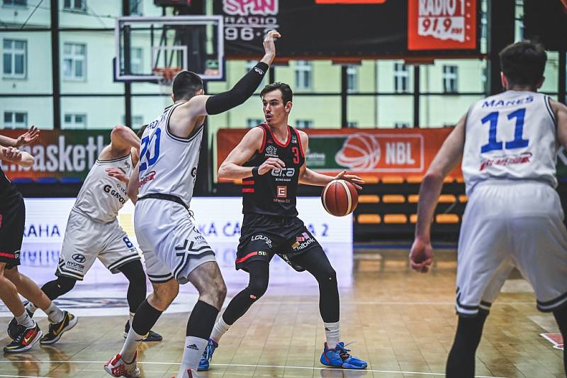 Z basketbalového utkání Kooperativa NBL USK Praha - Nymburk (80:85)