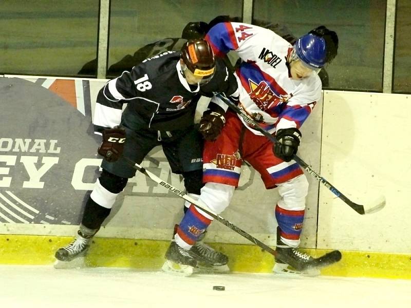 Nymburk (v bílém) porazil doma Tábor 4:3 po prodloužení.