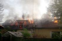 Požár rodinného domu v Městci Králové.