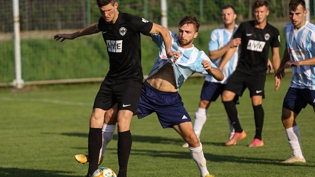 Z divizního fotbalového utkání Poříčany - Čáslav (2:0)