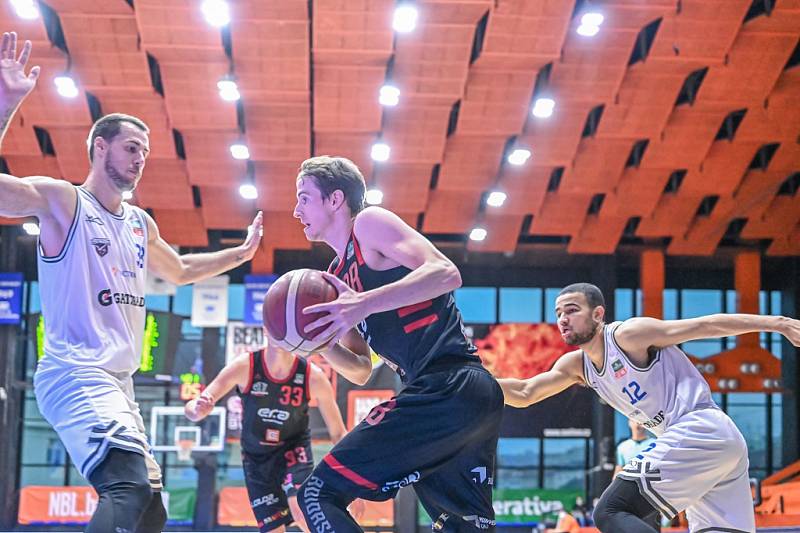 Z basketbalového utkání Kooperativa NBL USK Praha - Nymburk (88:72)