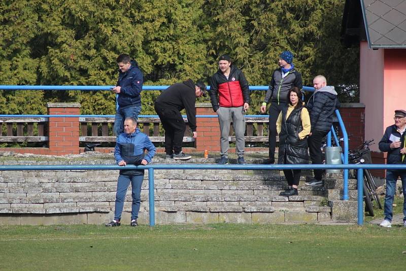 Z fotbalového utkání I.A třídy Slovan Poděbrady - Pěčice (4:0)