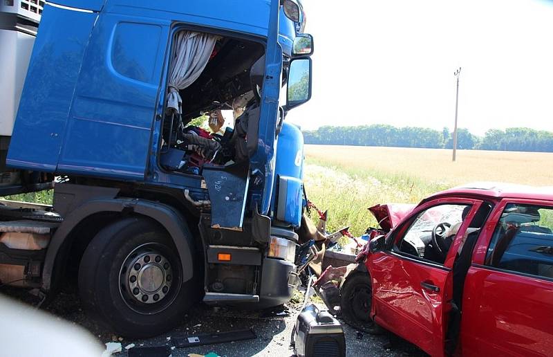 Při nehodě bylo zraněno šest lidí včetně malého chlapce, který utrpěl těžké zranění hlavy a byl v bězvědomí.