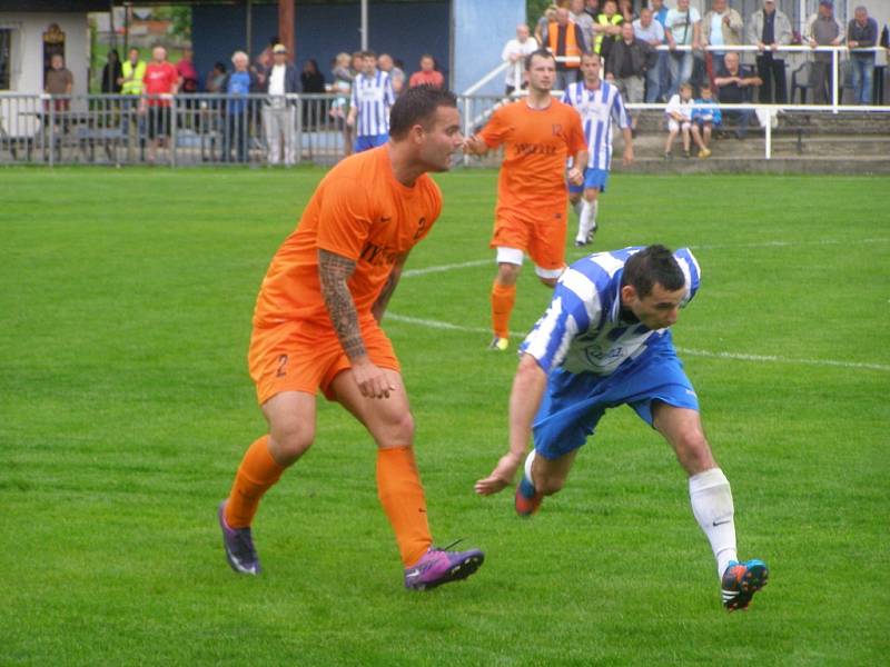 Z okresního fotbalového derby I.B třídy Poříčany - Sadská (4:2)