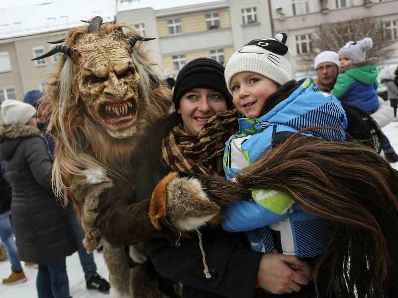 Krampus čerti v Lysé nad Labem v sobotu 4. prosince 2021.