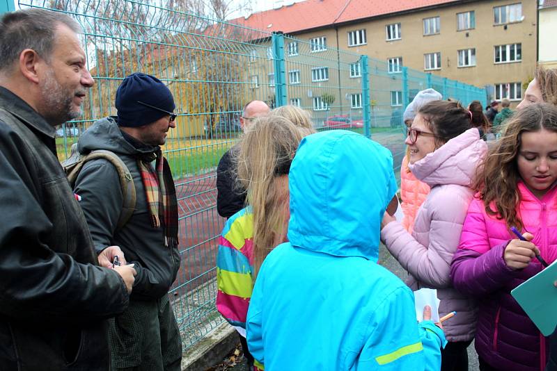 Studenti nymburského gymnázia si před dvěma lety připomněli 30. výročí Sametové revoluce velkou výstavou a řadou doprovodných akcí.