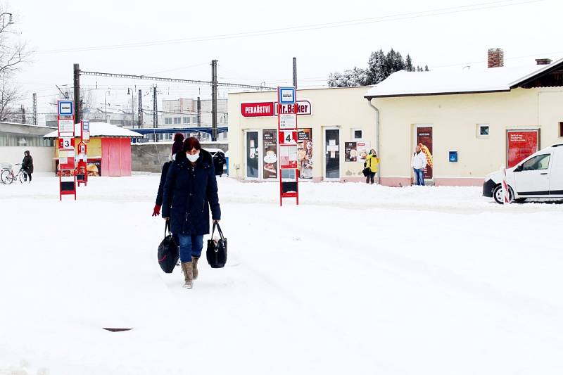 V noci na pondělí napadlo v Nymburce 10 centimetrů sněhu.