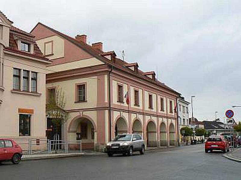 Radnice v Lysé.