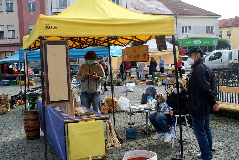 Farmářské trhy na náměstí Přemyslovců.