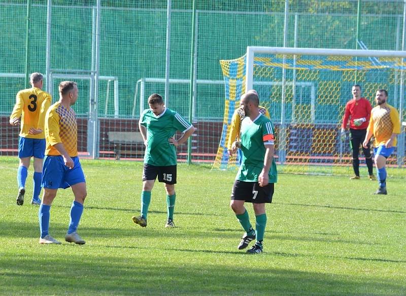 Z fotbalového utkání okresního přeboru Všejany - Třebestovice (3:2)