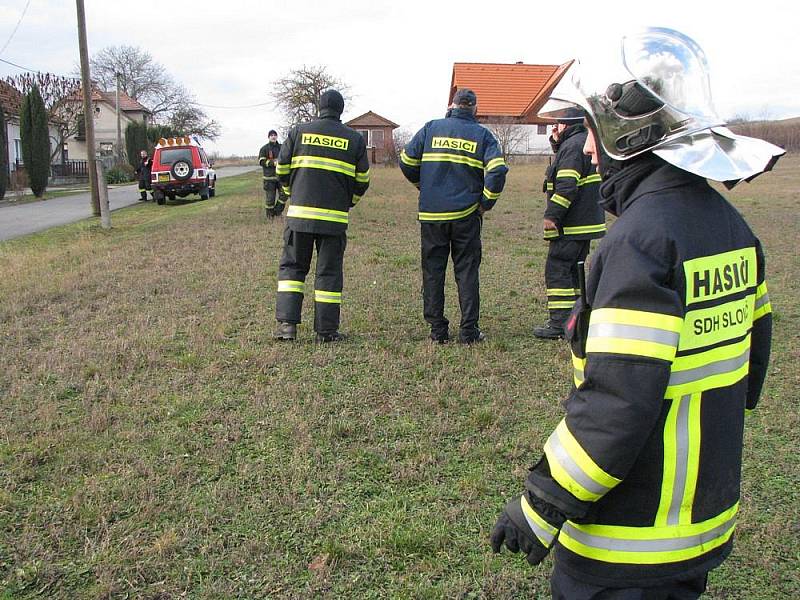 Hasiči a policisté pátrali v okolí Vinice a Městce Králové. 