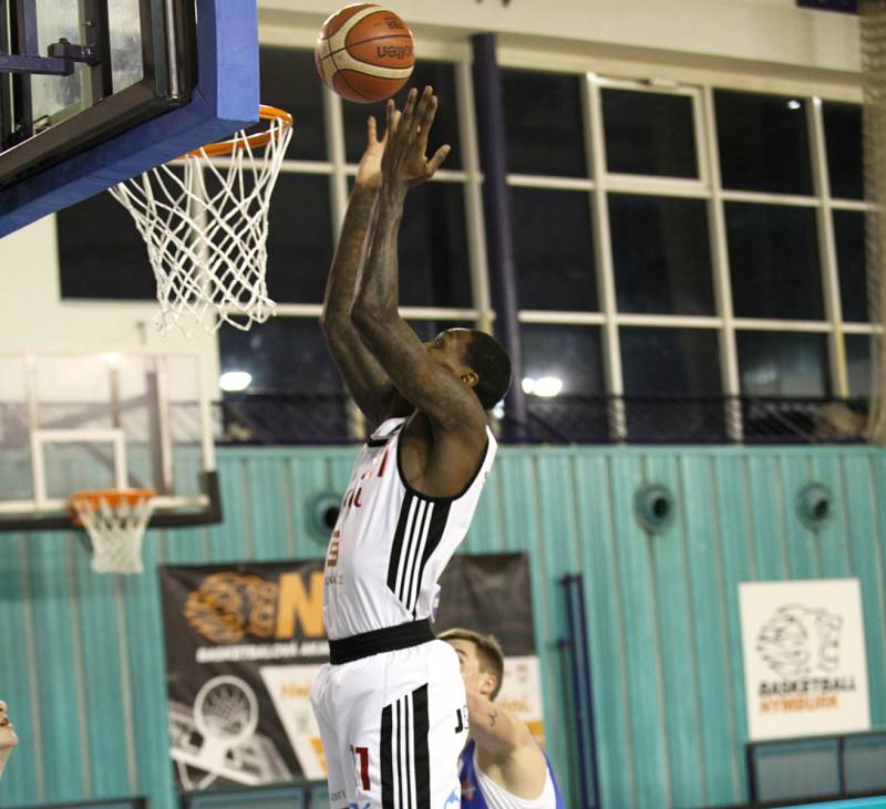 Basketbalisté Nymburka smetli v dalším zápase nejvyšší soutěže tým Ostravy.