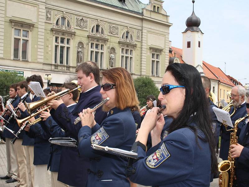 Sokolský slet na hřišti Slovanu v Poděbradech