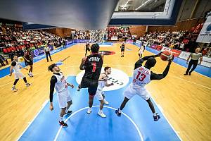 Z basketbalového utkání FIBA Europe Cupu Nymburk - Itelyum Varese 65:80