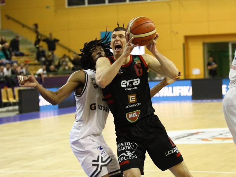 Z basketbalového finále Českého poháru Nymburk - USK Praha (100:94 pp)