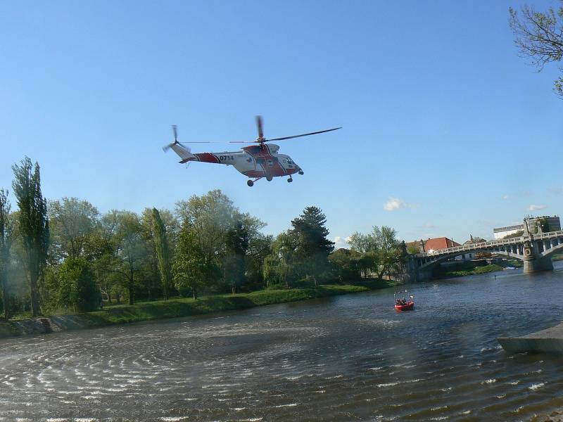 Záchranáři zasahovali na Labi v rámci akce Lodě na Labi