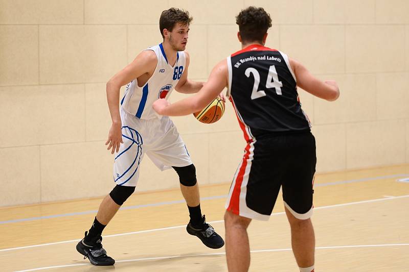 Z basketbalového utkání ligy juniorů Poděbrady - BK Brandýs (76:68)