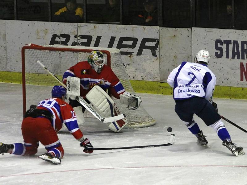 Z hokejového utkání play off Nymburk - Kolín (1:5)