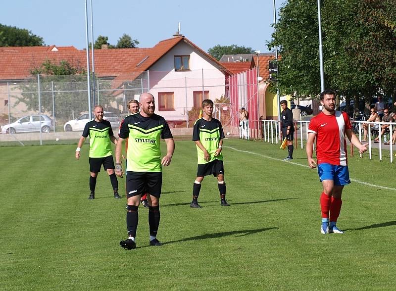 Z fotbalového utkání I.B třídy Pátek - Městec Králové (4:4)