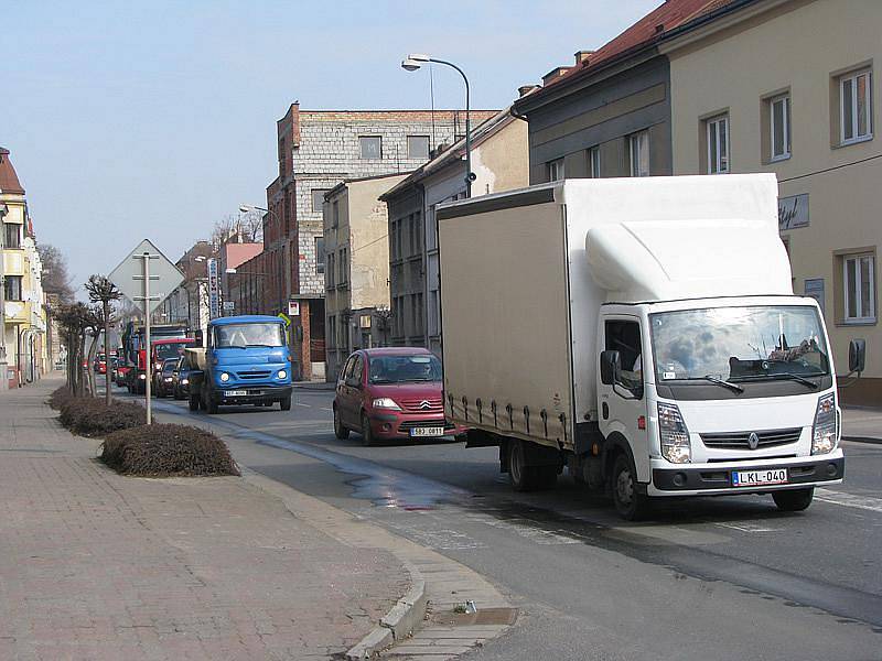 Kolony v Nymburce ve středu dopledne