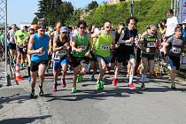 V neděli se už pošesté běžel Nymburský půlmaraton.
