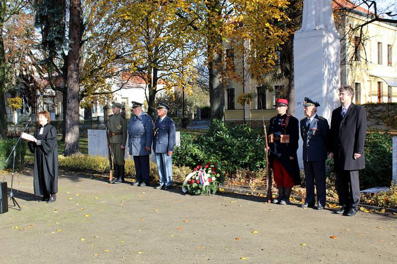 Slavnostní shromáždění s položením věnce se konalo v sobotu symbolicky od 11. 11 hodin v Parku hrdinů v Nymburce.