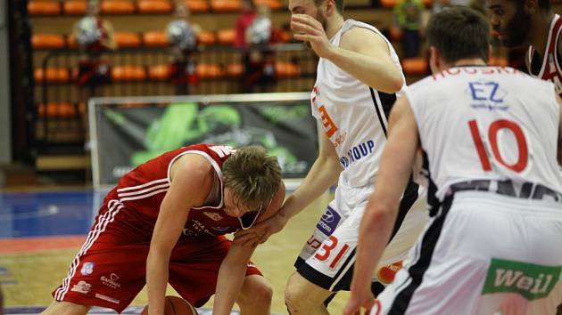 Z basketbalového utkání play off Nymburk - Svitavy (107:70)