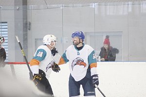 Z druhého ročníku hokejového turnaje amatérských hráčů KEV CUP v Poděbradech