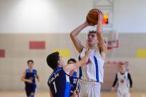 Z basketbalového utkání ligy juniorů Basket Poděbrady - BC Kolín (74:70)