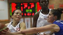 Z basketbalového utkání žen série o třetí místo nejvyšší soutěže Nymburk - Trutnov (73:66)