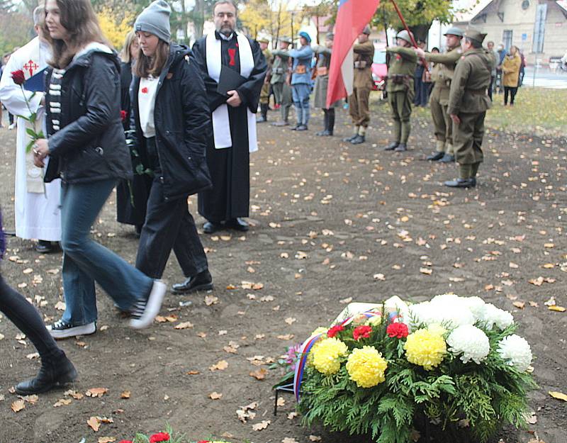 Připomínka Dne veteránů se uskutečnila v Parku hrdinů u památníků odbojářů ve čtvrtek od 11 hodin dopoledne.